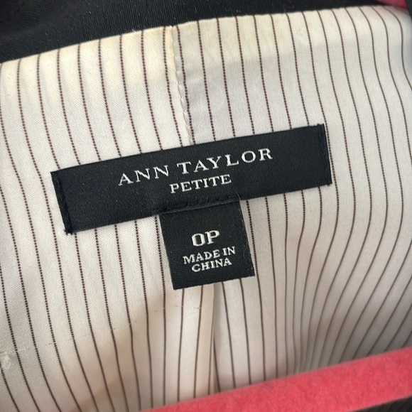 Ann Taylor fitted blazer. Never worn - Picture 4 of 4
